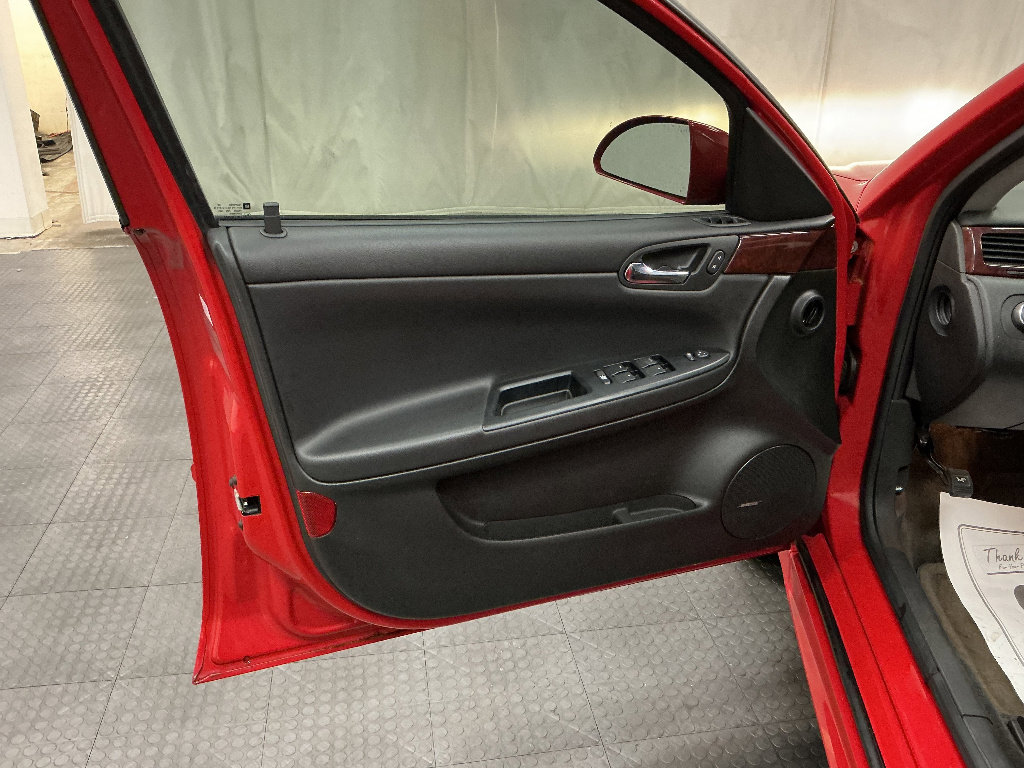 Used 2009 Chevrolet Impala LTZ FWD image 20