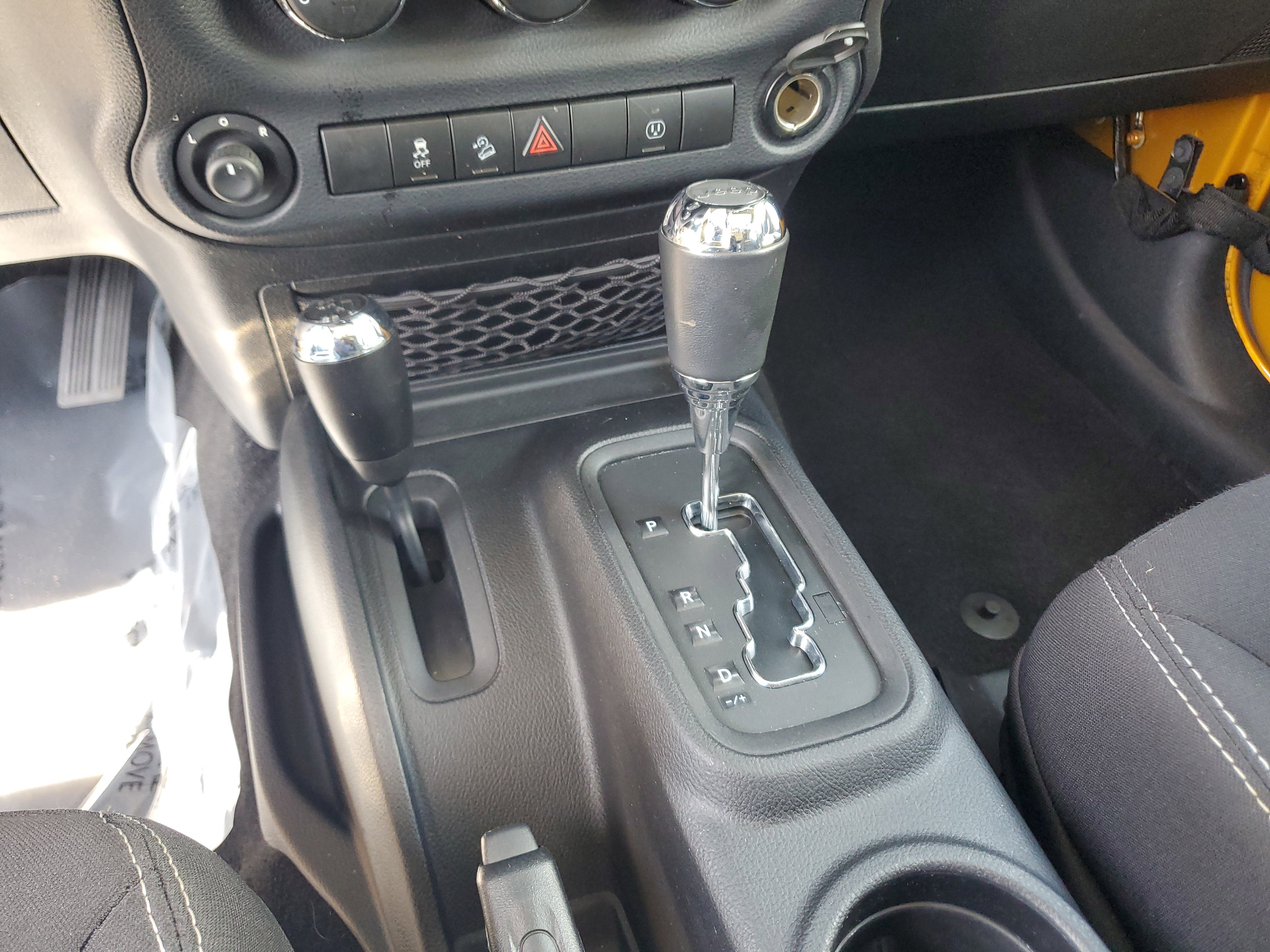 Used 2014 Jeep Wrangler Unlimited Sahara w/ Connectivity Group AWD/4WD image 25
