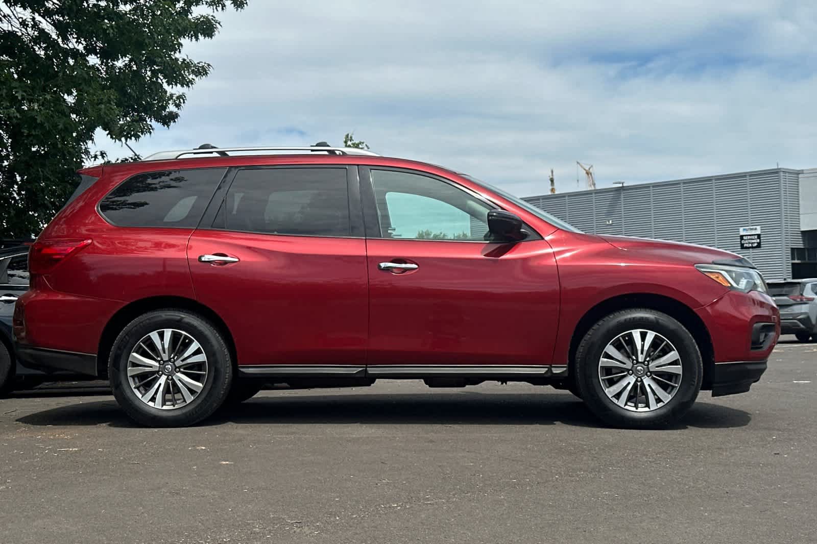 Used 2017 Nissan Pathfinder SL AWD/4WD image 8
