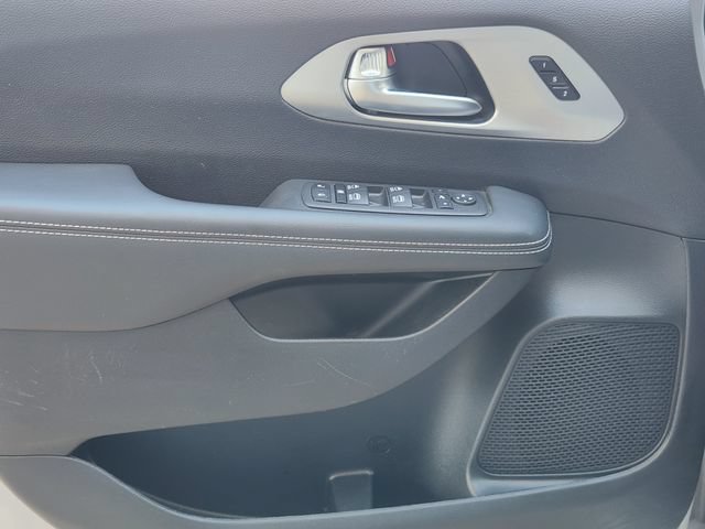 Certified 2023 Chrysler Pacifica Limited w/ S Appearance Package AWD/4WD image 24