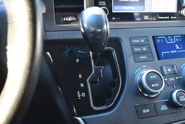Used 2020 Toyota Sienna SE image 38