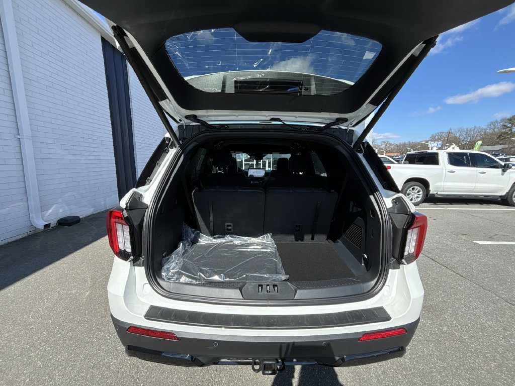 New 2026 Ford Explorer ST-Line w/ ST-Line Street Pack RWD image 21