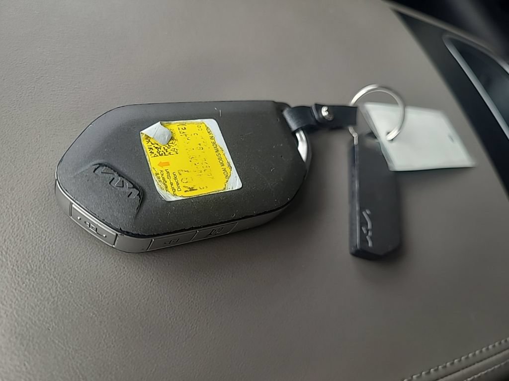 Certified 2025 Kia Carnival FWD image 31