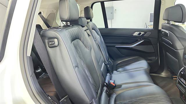 Used 2026 BMW X7 xDrive40i AWD/4WD image 33