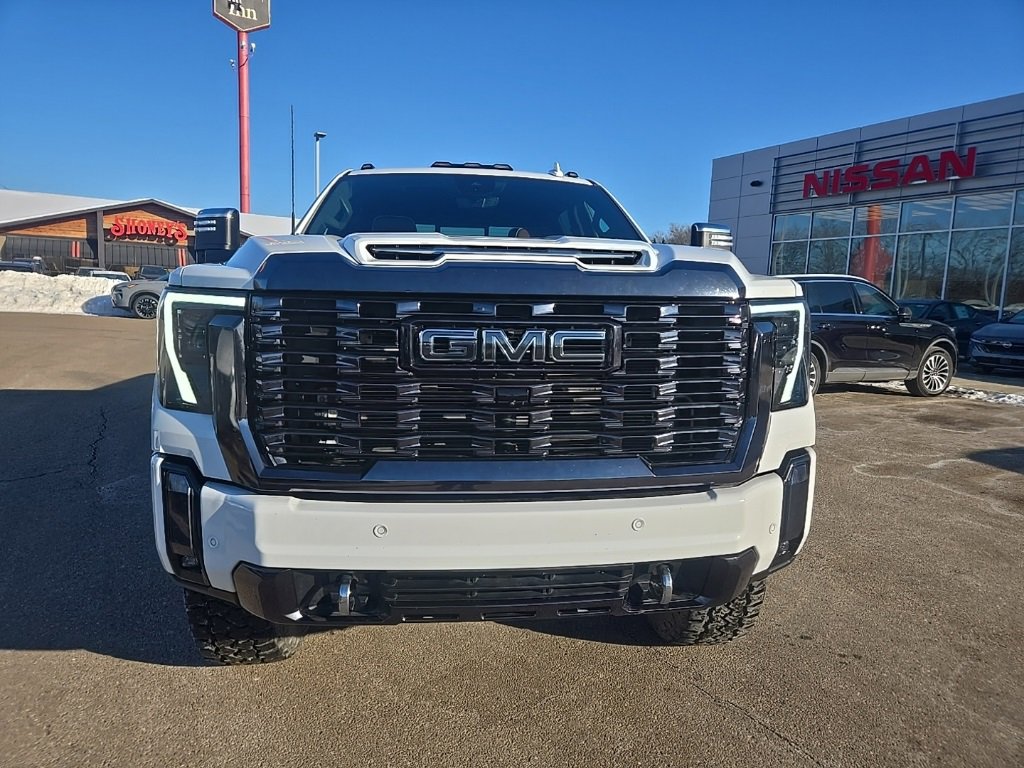 Used 2024 GMC Sierra 3500 Denali Ultimate image 2
