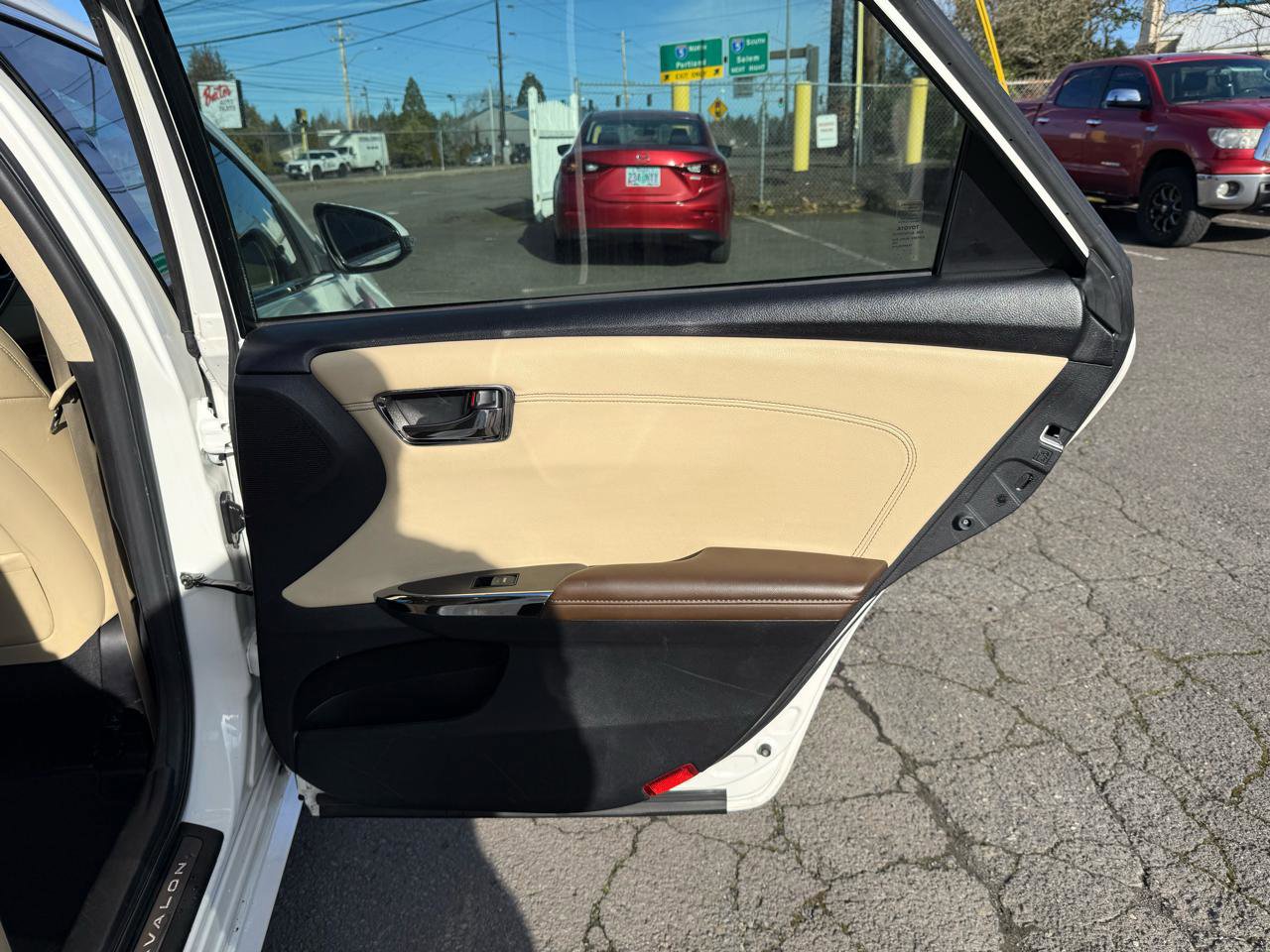 Used 2013 Toyota Avalon Limited image 17