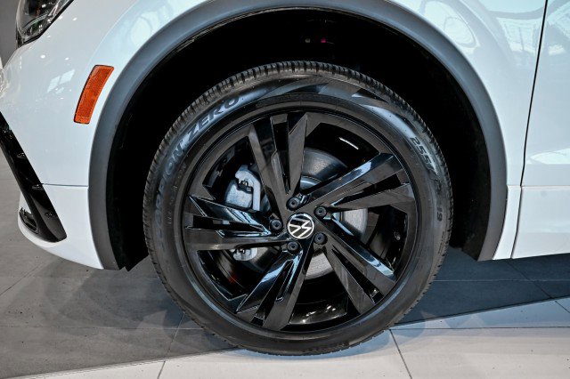 Used 2024 Volkswagen Tiguan SE R-Line image 41