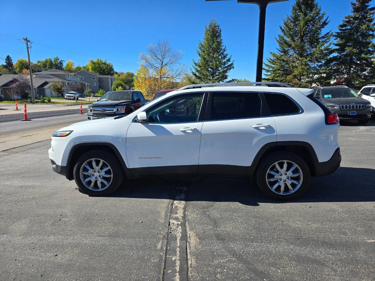 Used 2018 Jeep Cherokee Limited w/ Trailer Tow Group image 3
