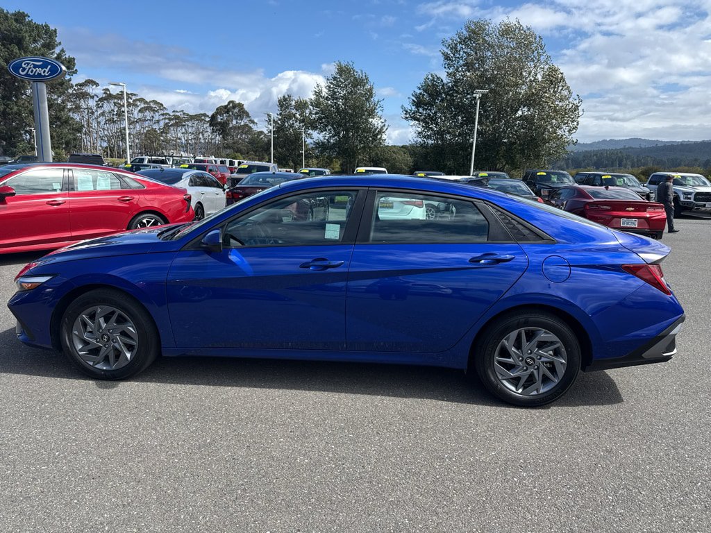 Used 2026 Hyundai Elantra Hybrid FWD image 2