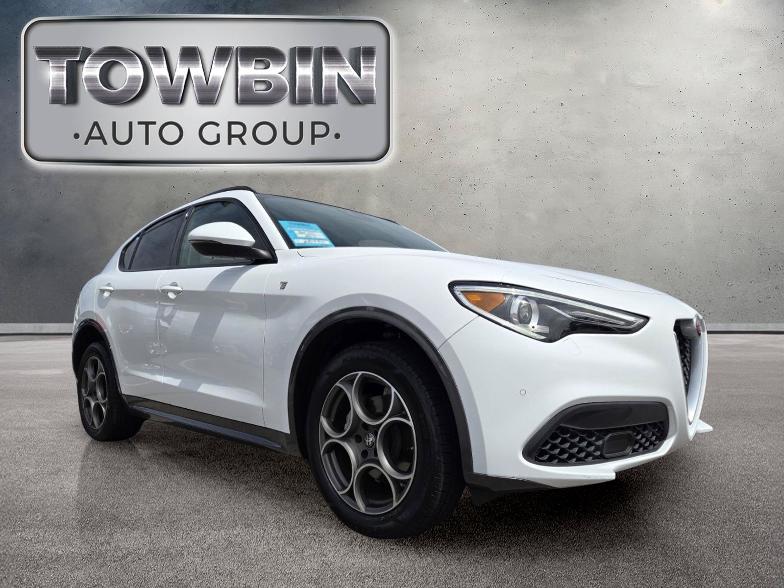 Used 2022 Alfa Romeo Stelvio Ti AWD/4WD image 2
