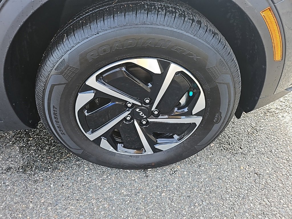 Used 2025 Kia Sportage LX image 18