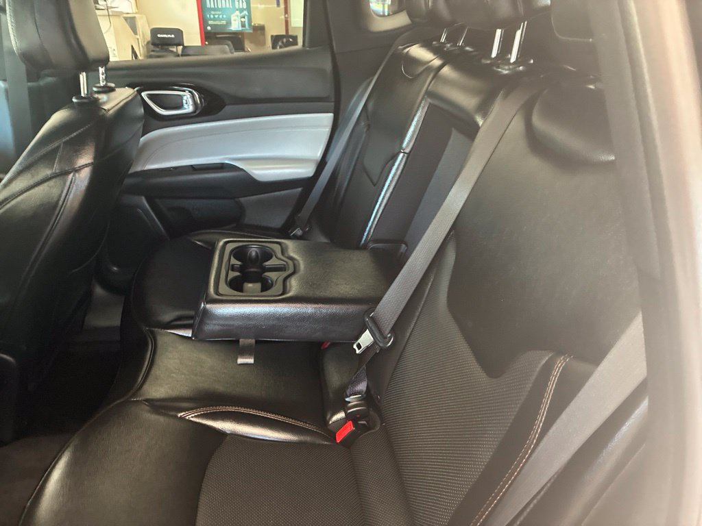 Certified 2023 Jeep Compass Limited AWD/4WD image 16