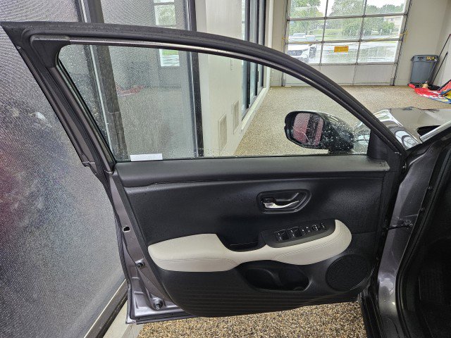 Used 2024 Honda HR-V LX image 17