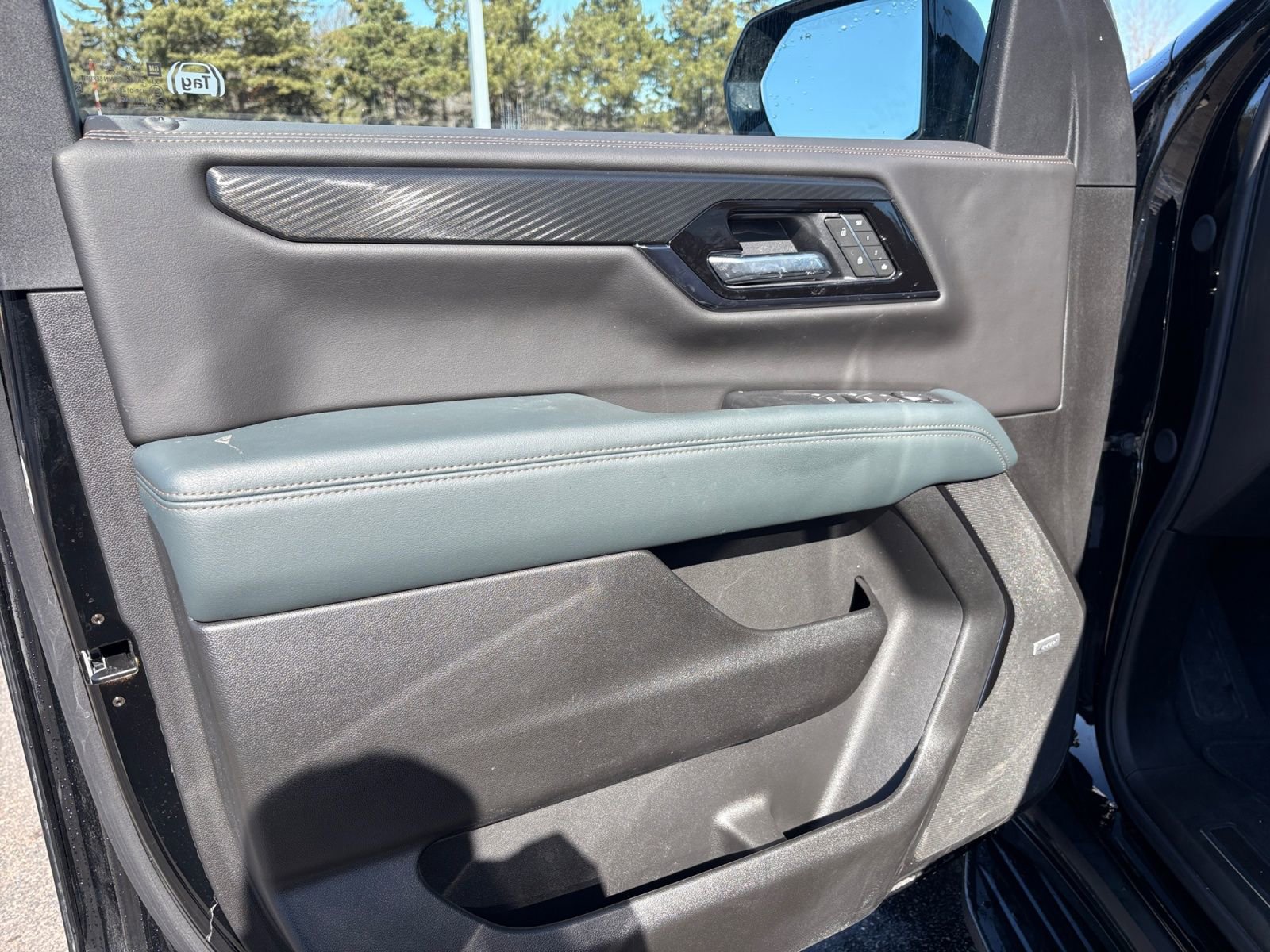 Used 2025 GMC Yukon XL AT4 image 20