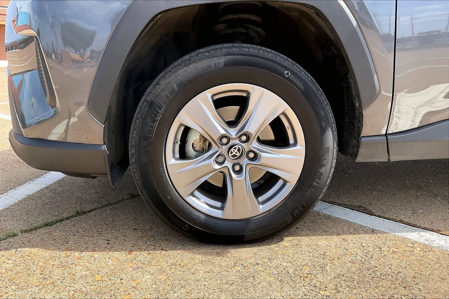 Used 2022 Toyota RAV4 LE AWD/4WD image 8