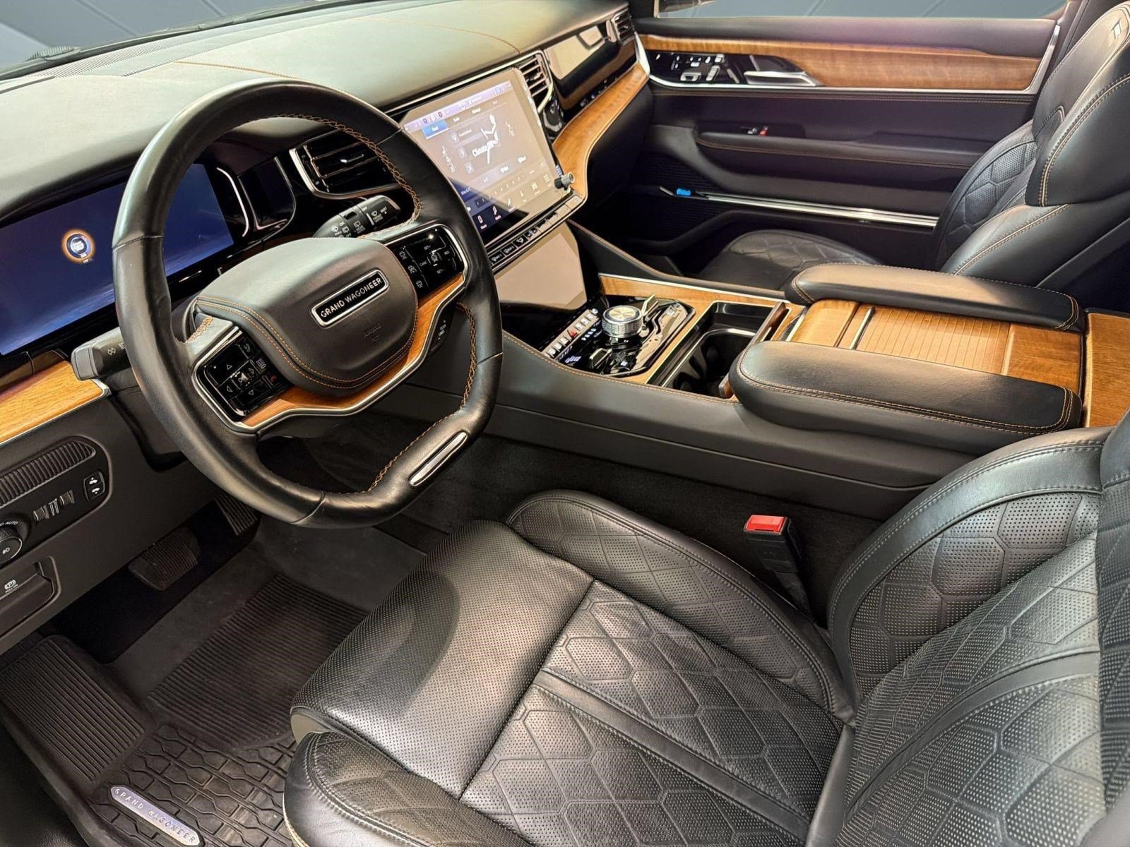 Used 2022 Jeep Grand Wagoneer Series III w/ Rear Seat Video Group 1 AWD/4WD image 4