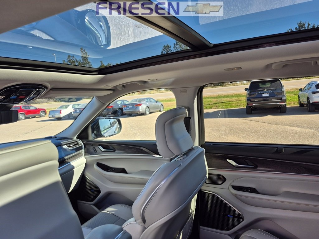 Used 2022 Jeep Grand Cherokee L Overland w/ Advanced Protech Group III image 12