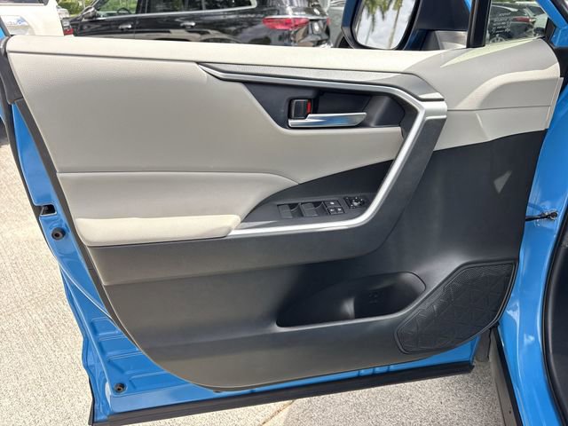 Used 2021 Toyota RAV4 XLE w/ Convenience Package FWD image 13