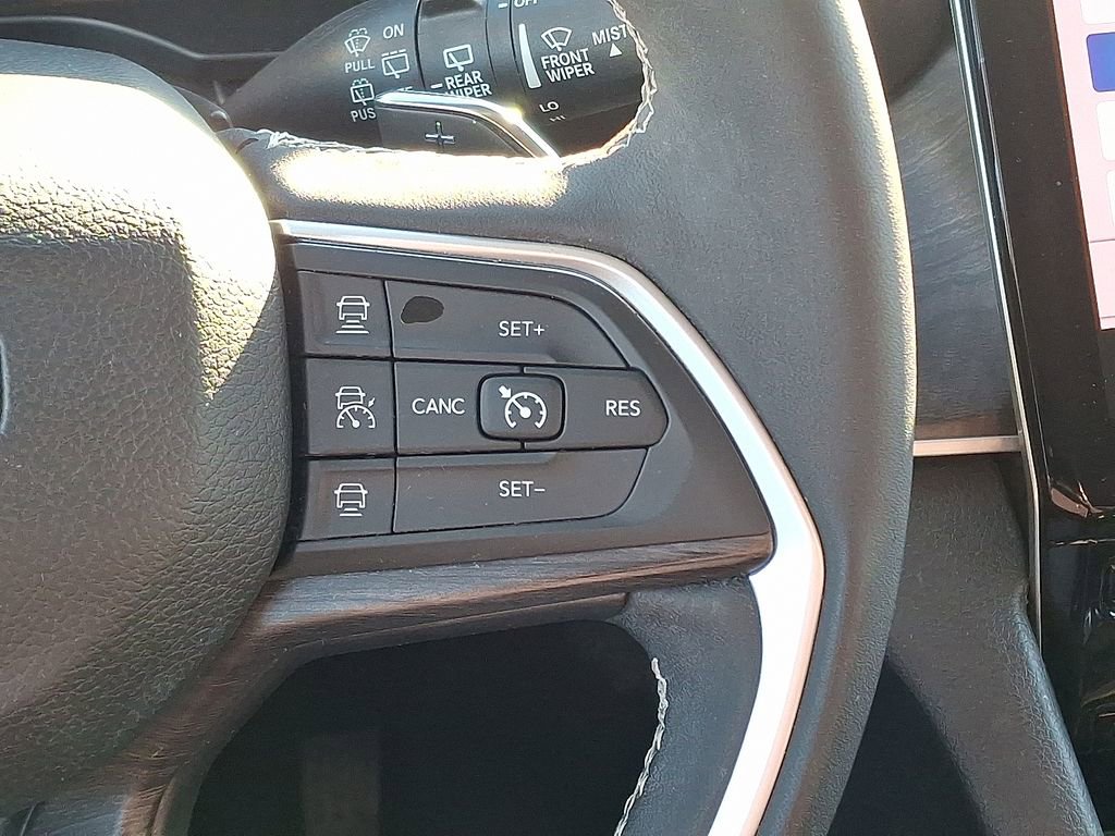 Used 2023 Jeep Grand Cherokee L Limited w/ Trailer Tow Group (B) image 21