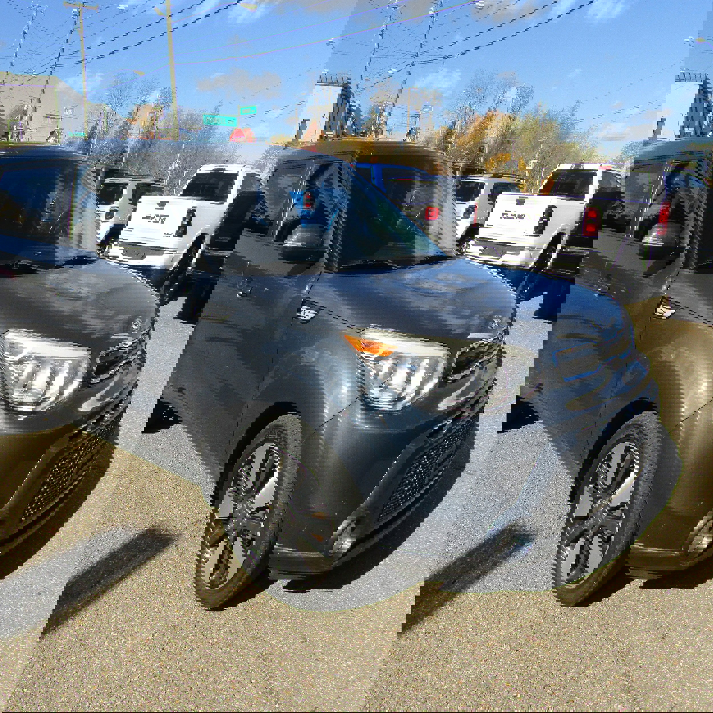 Used 2015 Kia Soul ! image 2