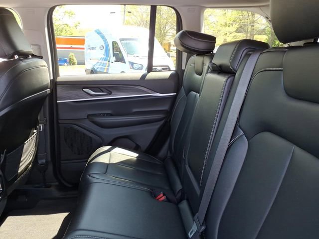 Used 2023 Jeep Grand Cherokee Limited AWD/4WD image 15