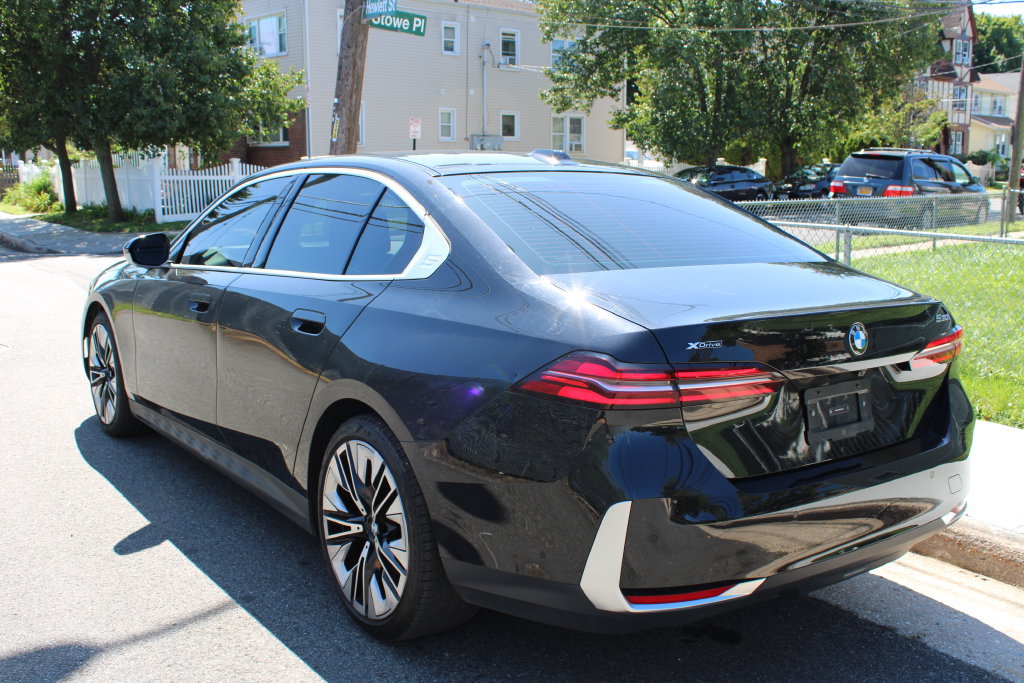 Used 2024 BMW 530i xDrive w/ Convenience Package AWD/4WD image 7