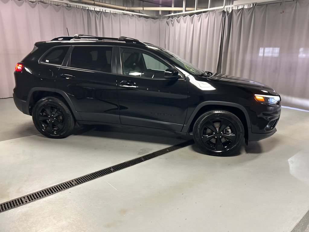 Used 2023 Jeep Cherokee Altitude Lux w/ Mopar Interior Package AWD/4WD image 8