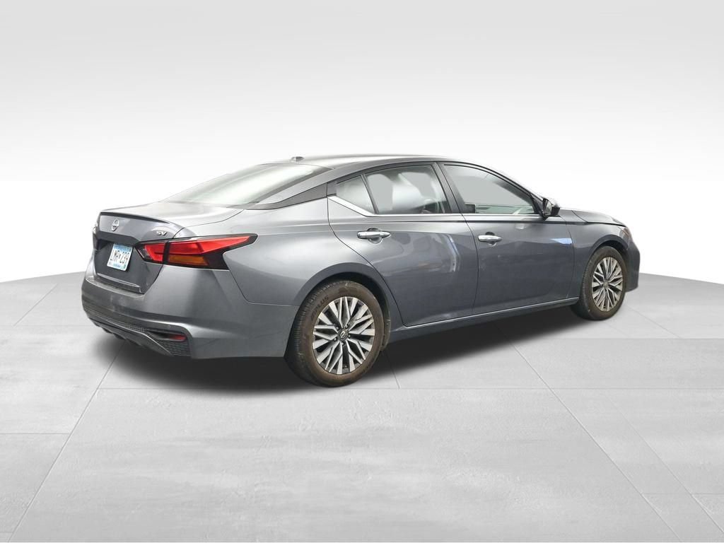 Used 2024 Nissan Altima 2.5 SV FWD image 5
