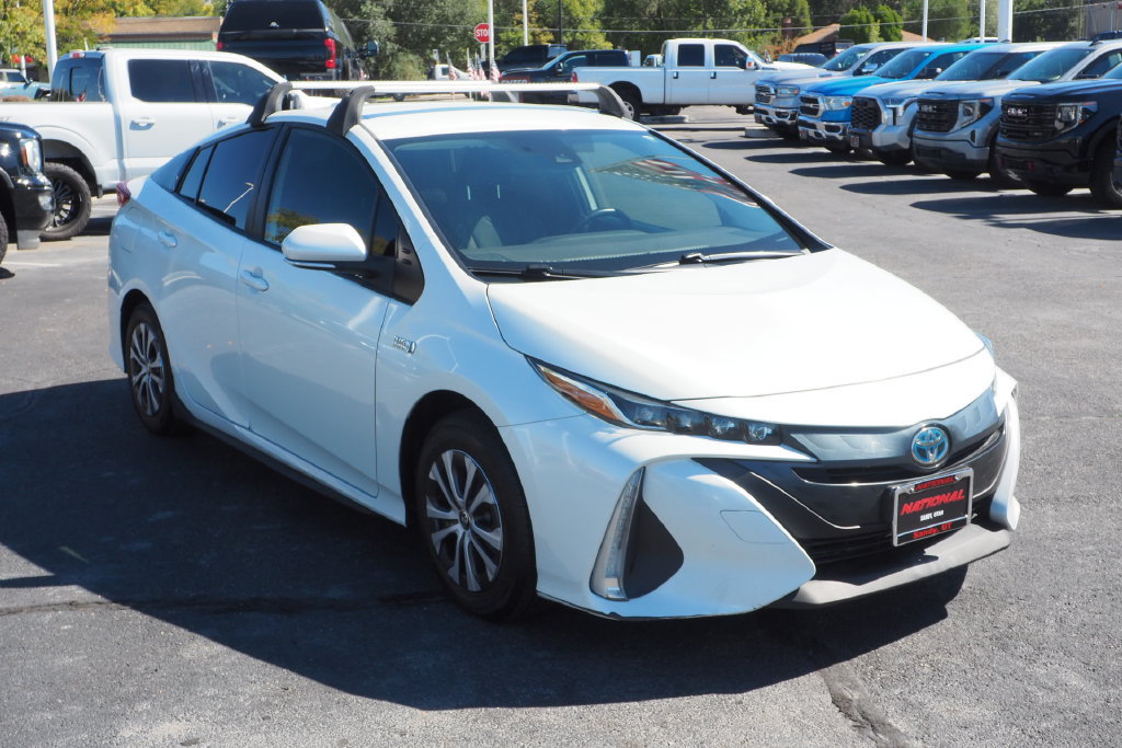 Used 2022 Toyota Prius Prime XLE FWD image 3