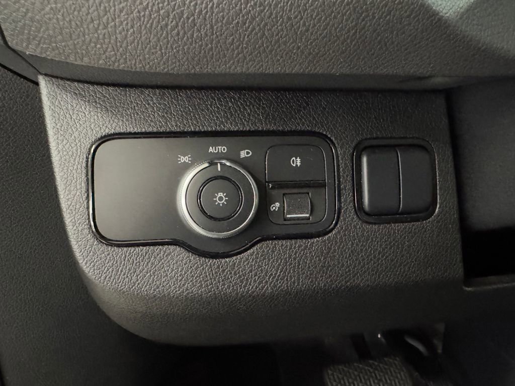 Used 2022 Mercedes-Benz Sprinter 4500 w/ Parking Package image 32