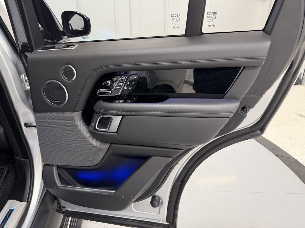 Used 2020 Land Rover Range Rover Autobiography image 55