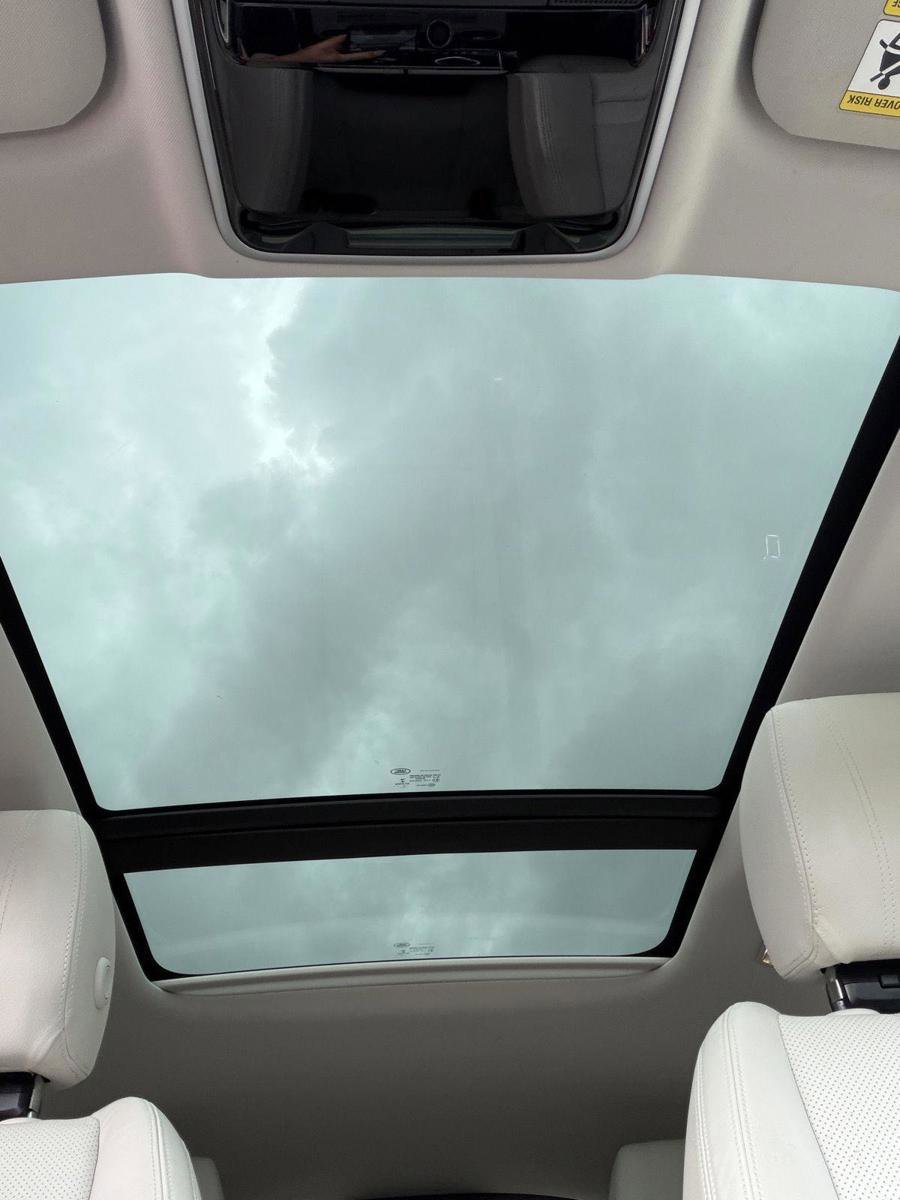 Used 2018 Land Rover Range Rover Velar S image 20