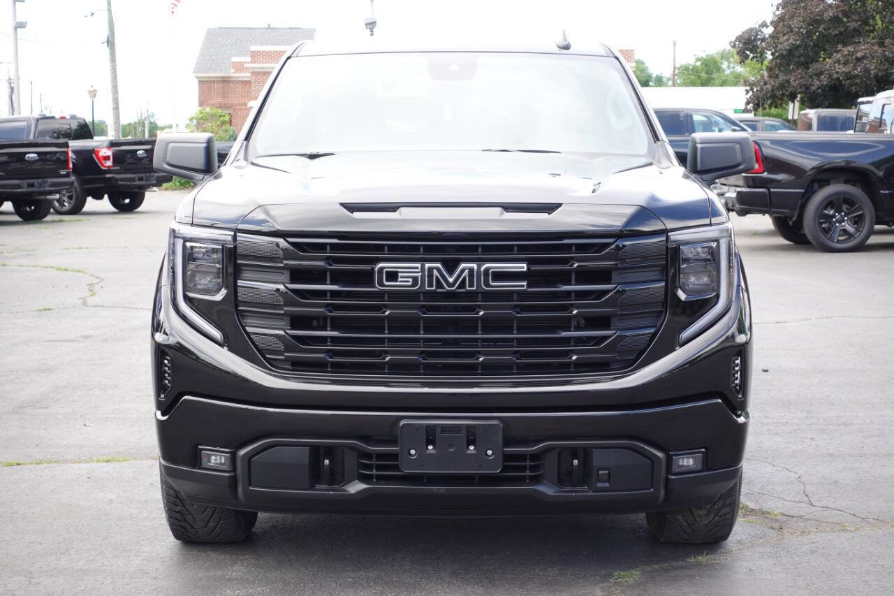 Used 2023 GMC Sierra 1500 Elevation w/ LPO, Elevation Black Package AWD/4WD image 6