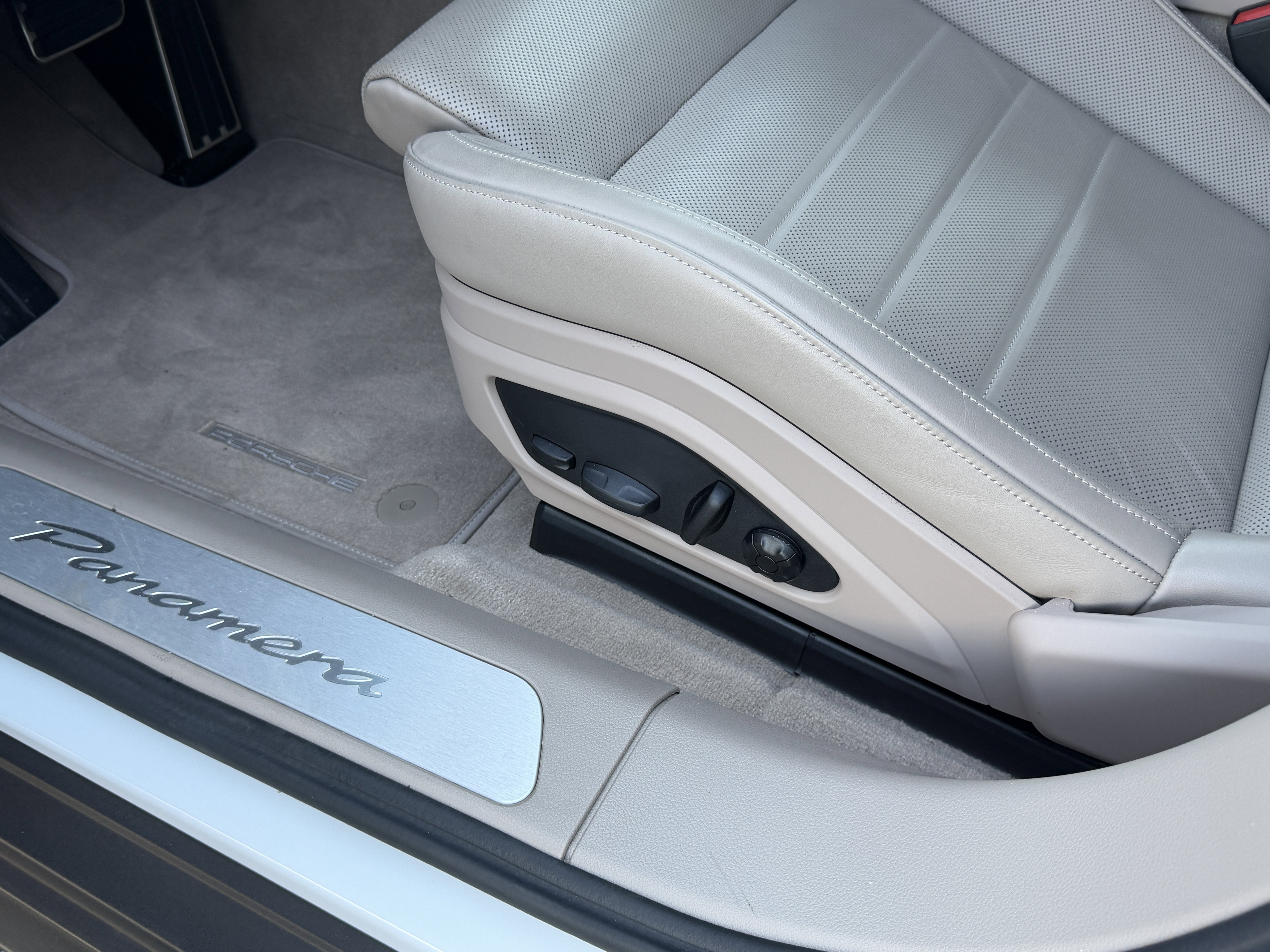 Certified 2024 Porsche Panamera 4 image 15