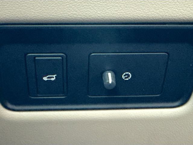 Used 2020 Land Rover Range Rover HSE image 36