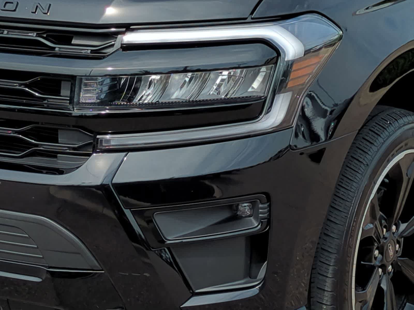 Used 2024 Ford Expedition Limited AWD/4WD image 11