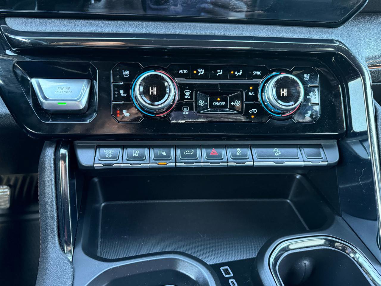 Used 2024 GMC Sierra 2500 AT4 w/ AT4 Premium Plus Package AWD/4WD image 32