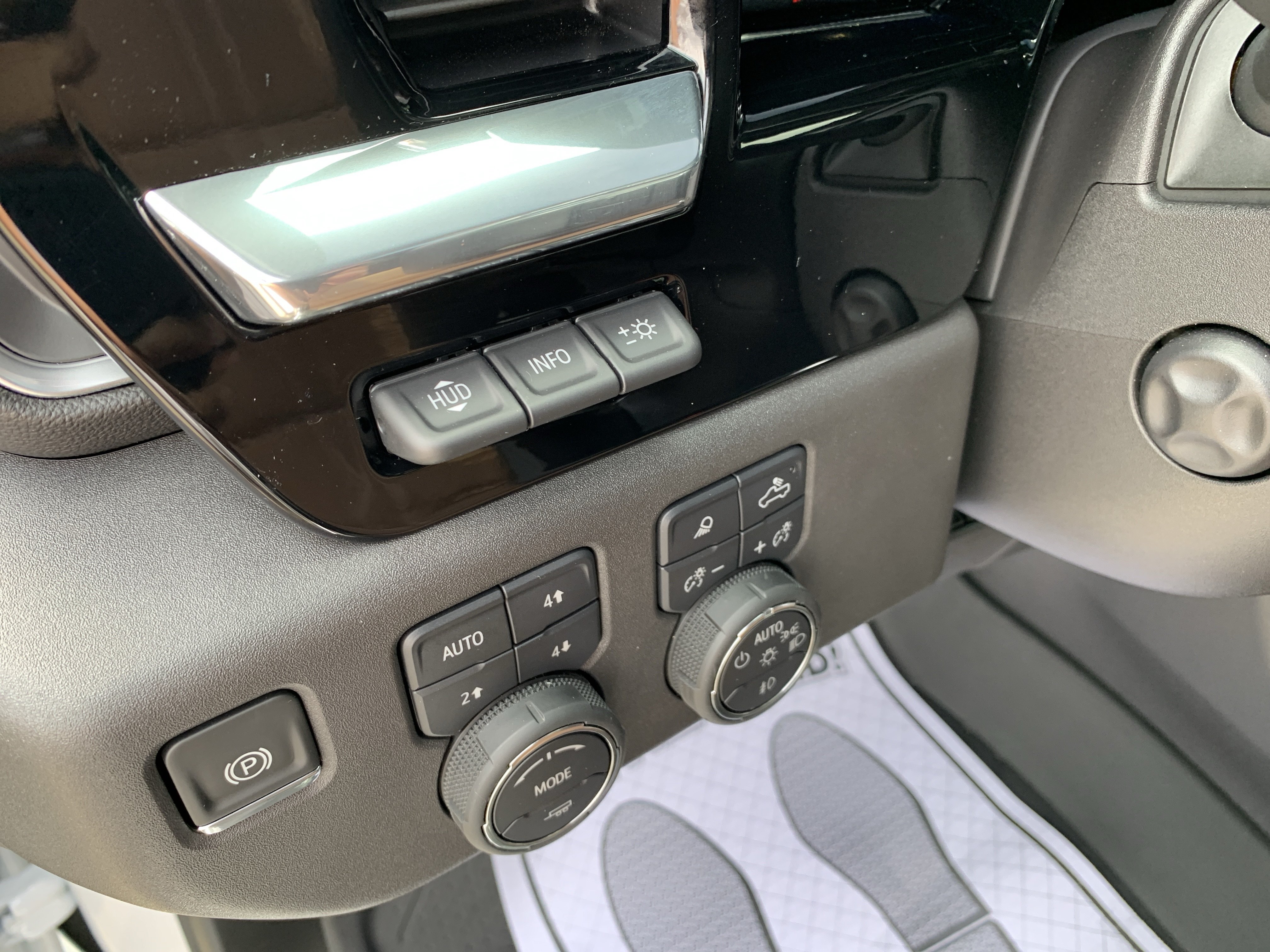 Used 2025 Chevrolet Silverado 1500 High Country AWD/4WD image 30