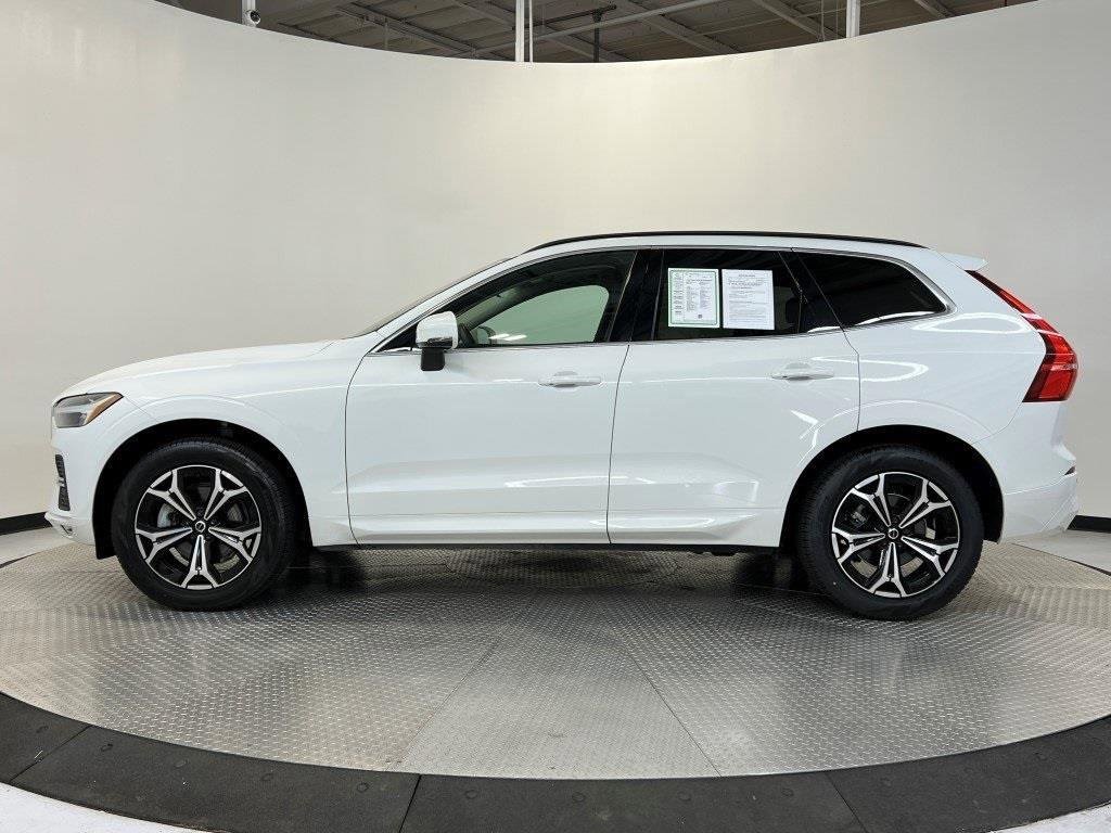 Used 2022 Volvo XC60 B5 Momentum image 4