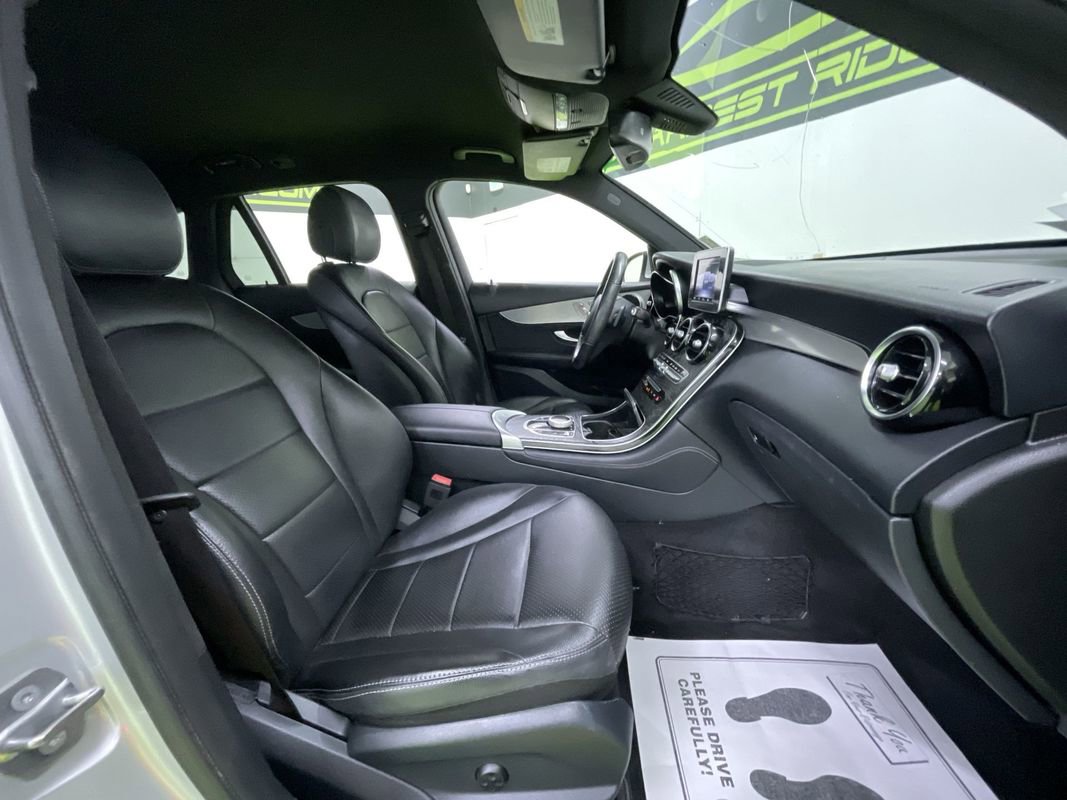 Used 2019 Mercedes-Benz GLC 300 4MATIC w/ Premium Package image 28