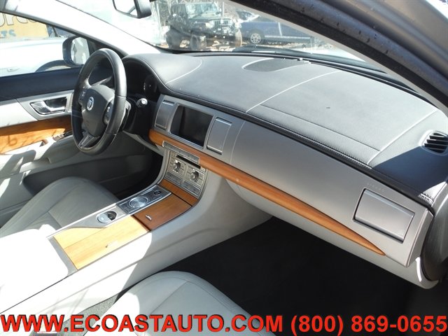 Used 2010 Jaguar XF Luxury image 11