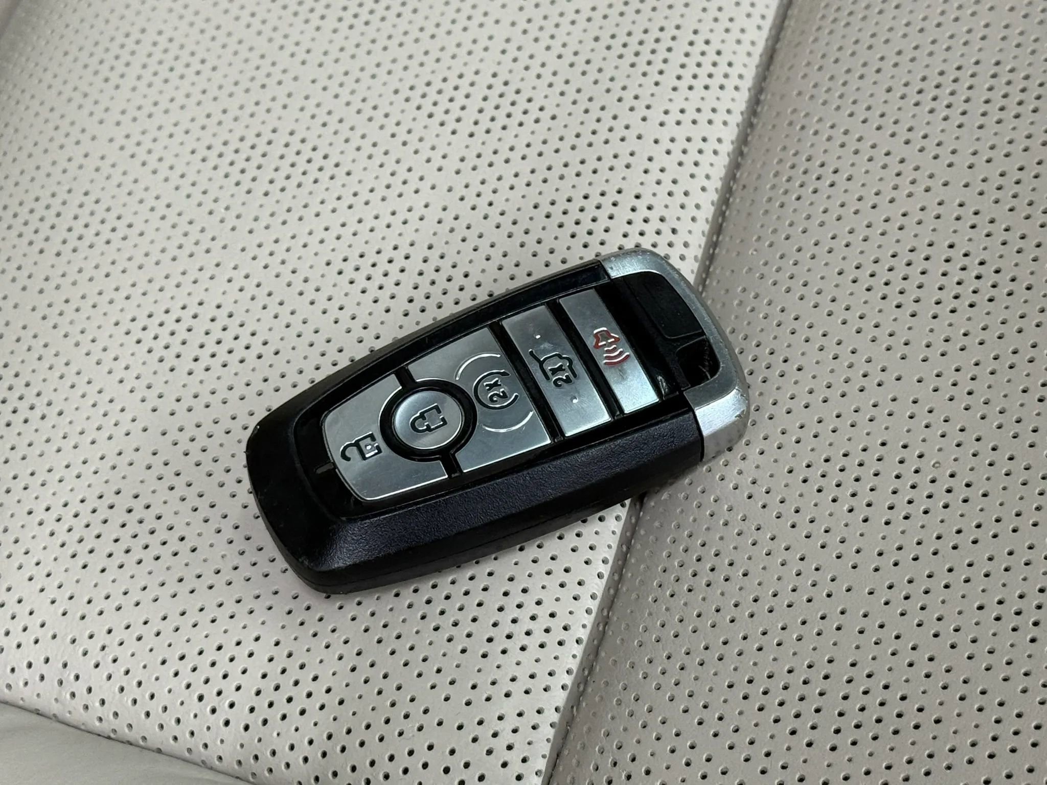 Used 2020 Ford Explorer Platinum w/ Premium Technology Package image 60