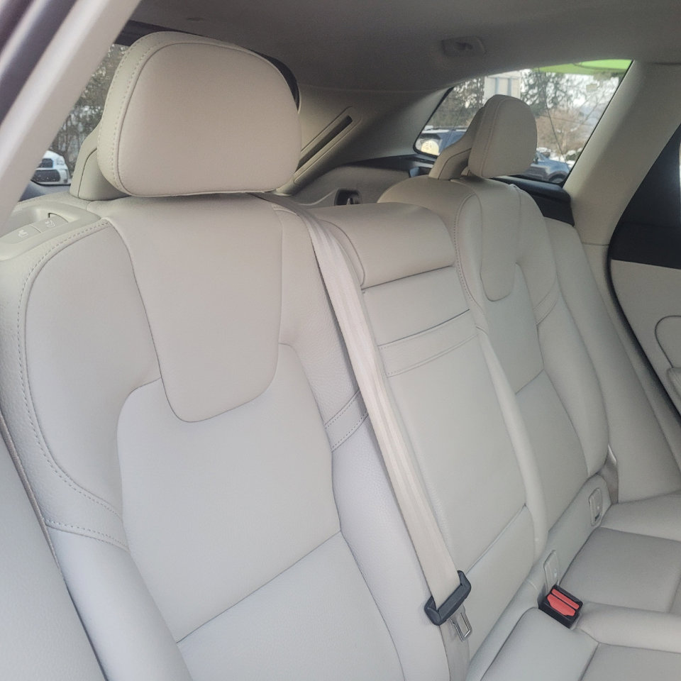 Used 2018 Volvo XC60 T5 Inscription image 32