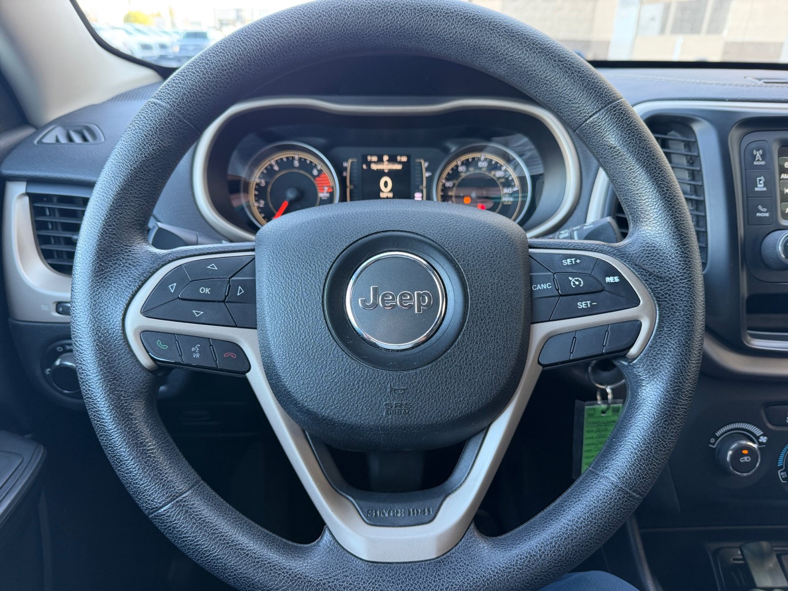 Used 2016 Jeep Cherokee Sport FWD image 9