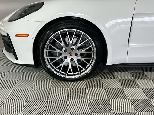 Used 2025 Porsche Panamera 4 AWD/4WD image 31