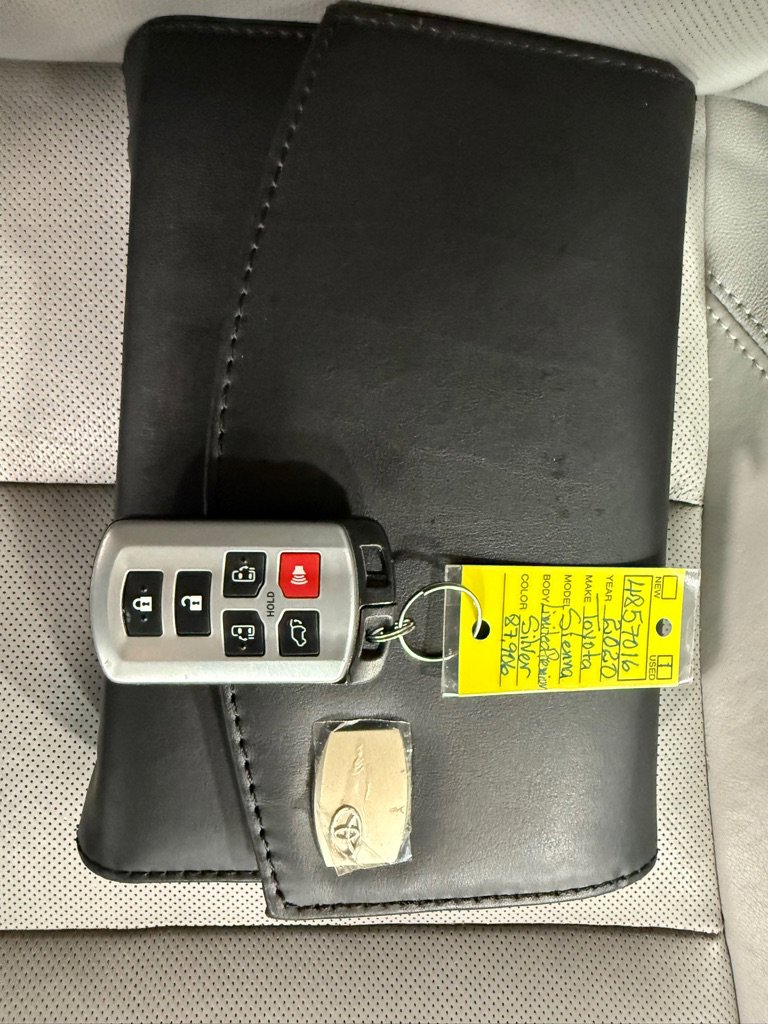 Used 2020 Toyota Sienna Limited Premium image 31
