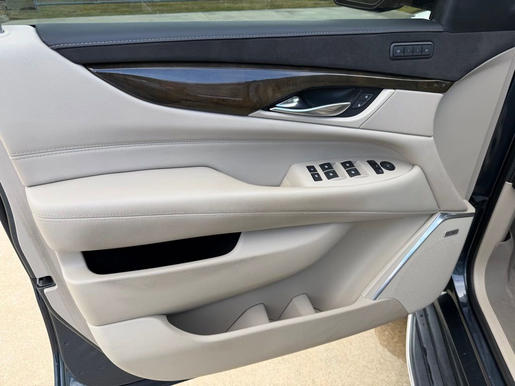Used 2019 Cadillac Escalade Premium Luxury image 15