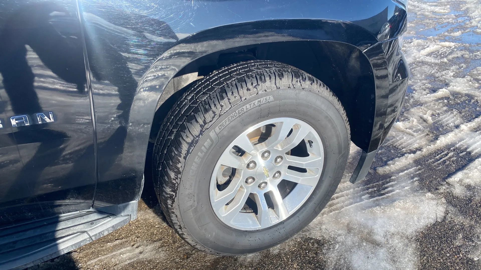 Used 2018 Chevrolet Suburban LT image 9