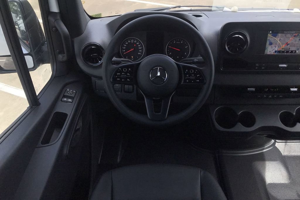 Used 2023 Mercedes-Benz Sprinter 2500 image 13