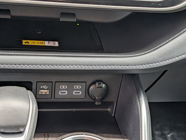 Used 2024 Toyota Highlander Limited image 18